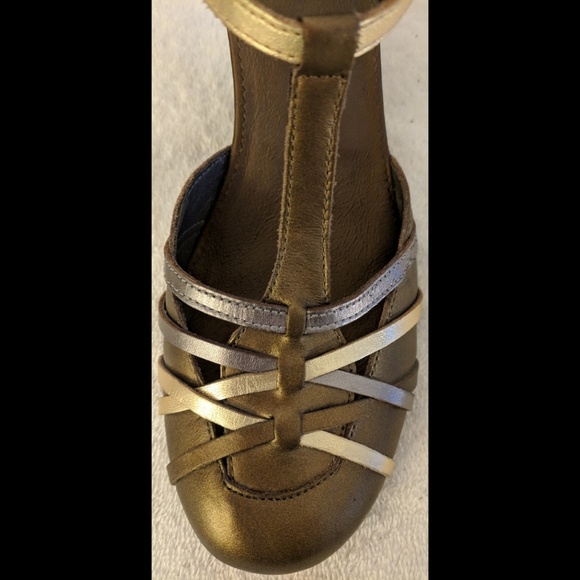 Steve Madden Matte Bronze & Metallic T Strap Wedge - Picture 2 of 6